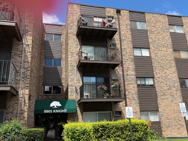 8905 Knight Avenue #401, Des Plaines, IL 60016