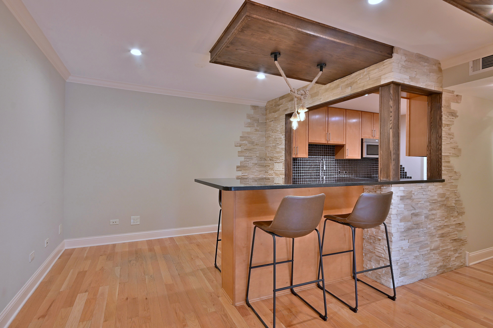 960 Beau Drive #205, Des Plaines, IL 60016