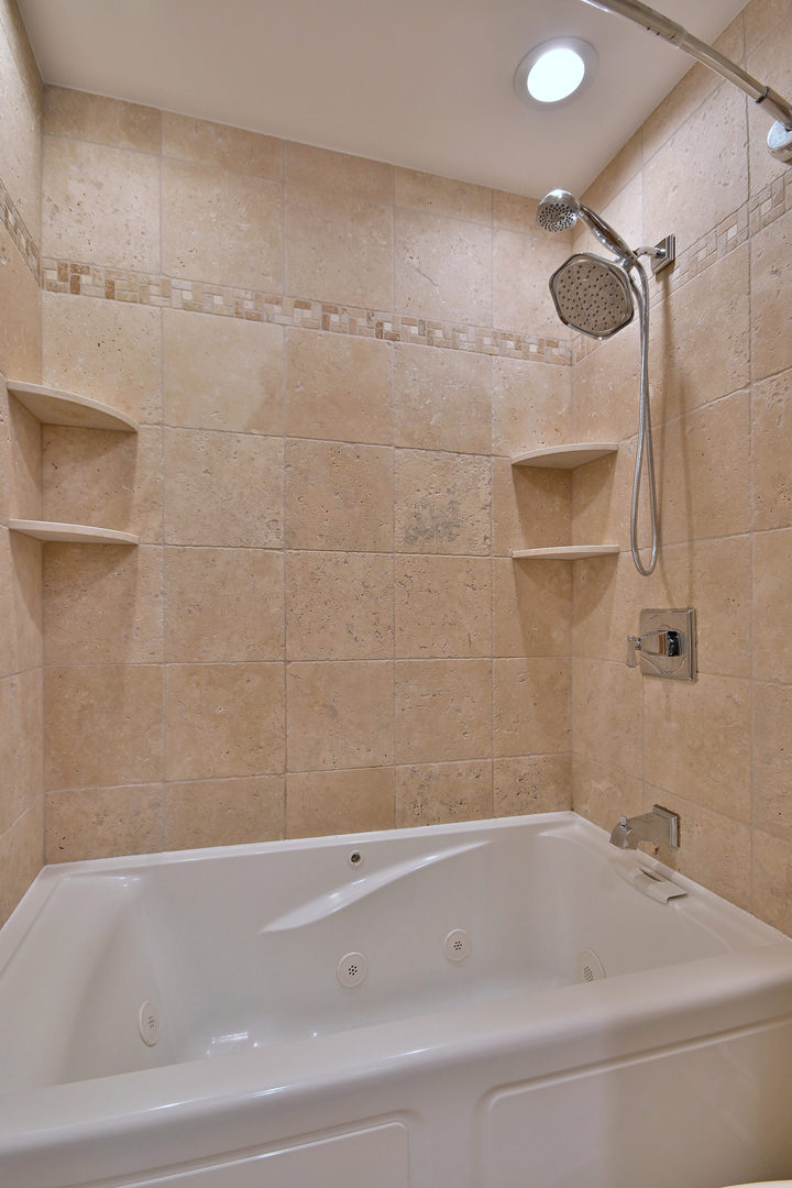 960 Beau Drive #205, Des Plaines, IL 60016