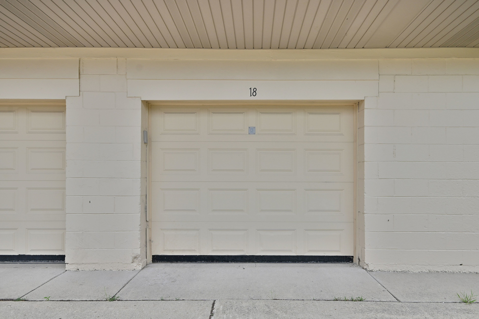 960 Beau Drive #205, Des Plaines, IL 60016