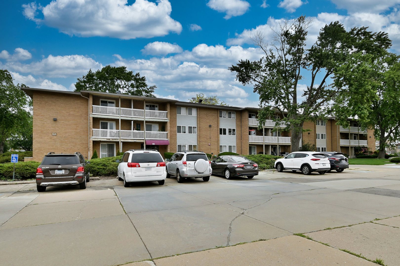960 Beau Drive #205, Des Plaines, IL 60016