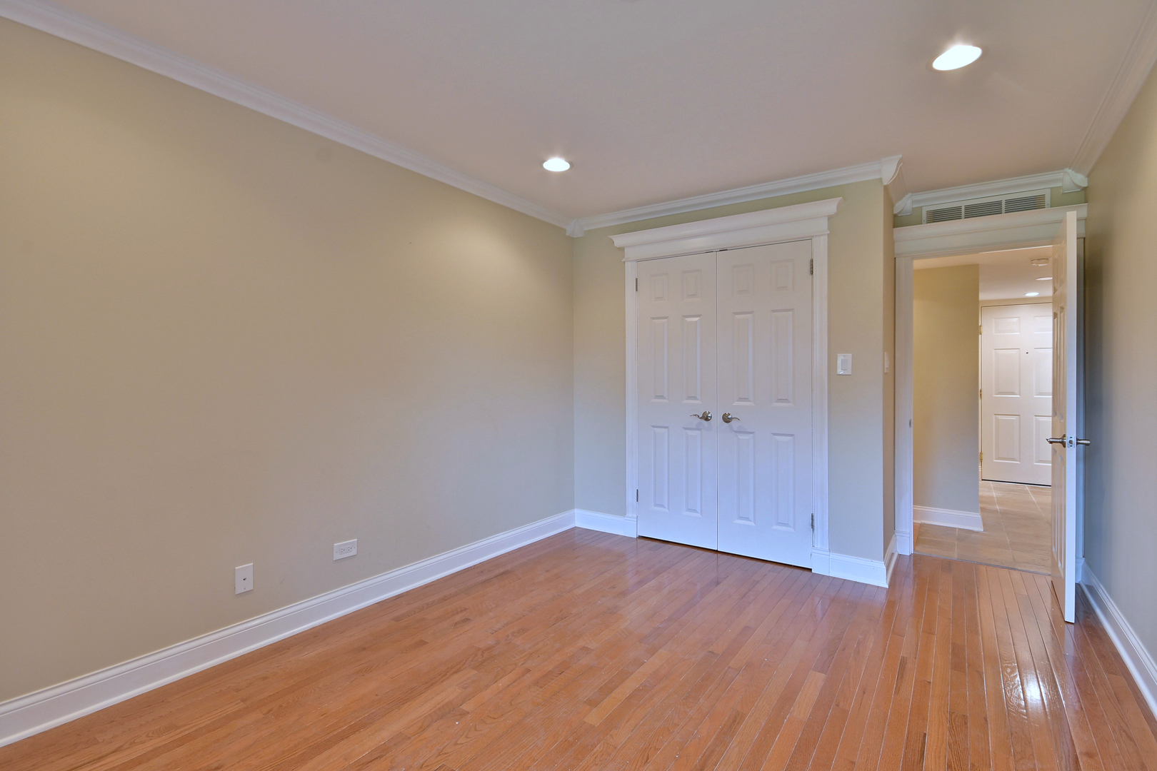 960 Beau Drive #205, Des Plaines, IL 60016