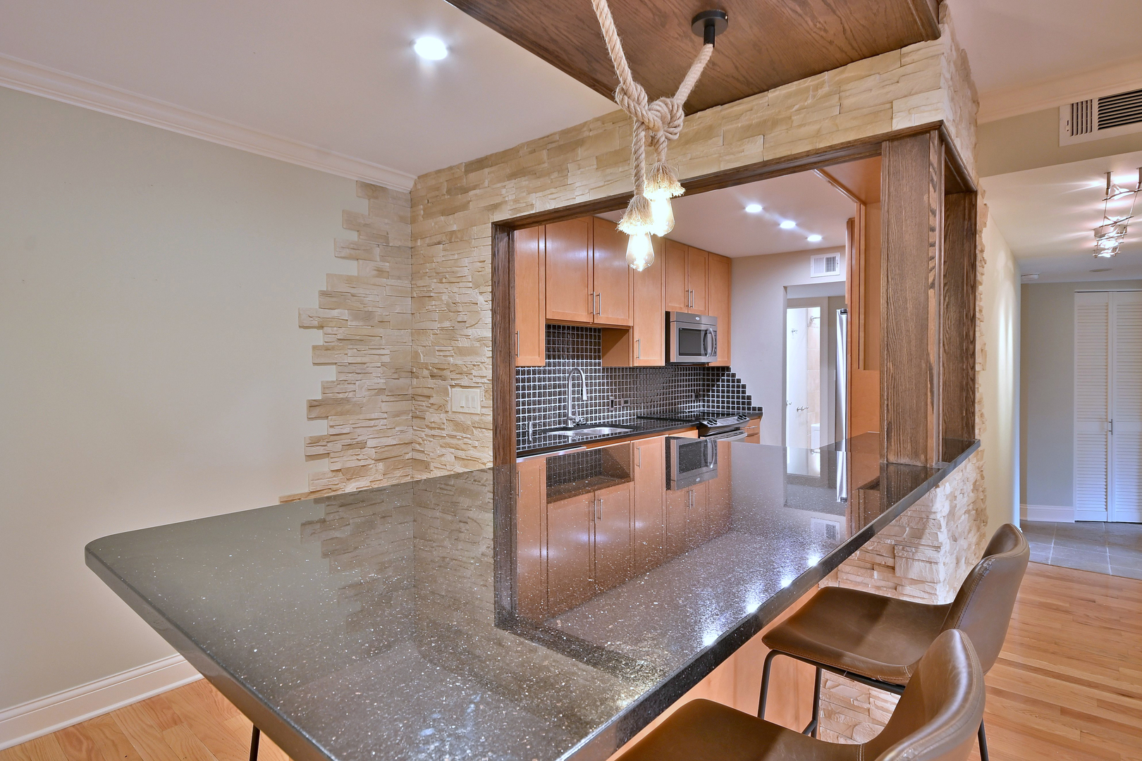 960 Beau Drive #205, Des Plaines, IL 60016