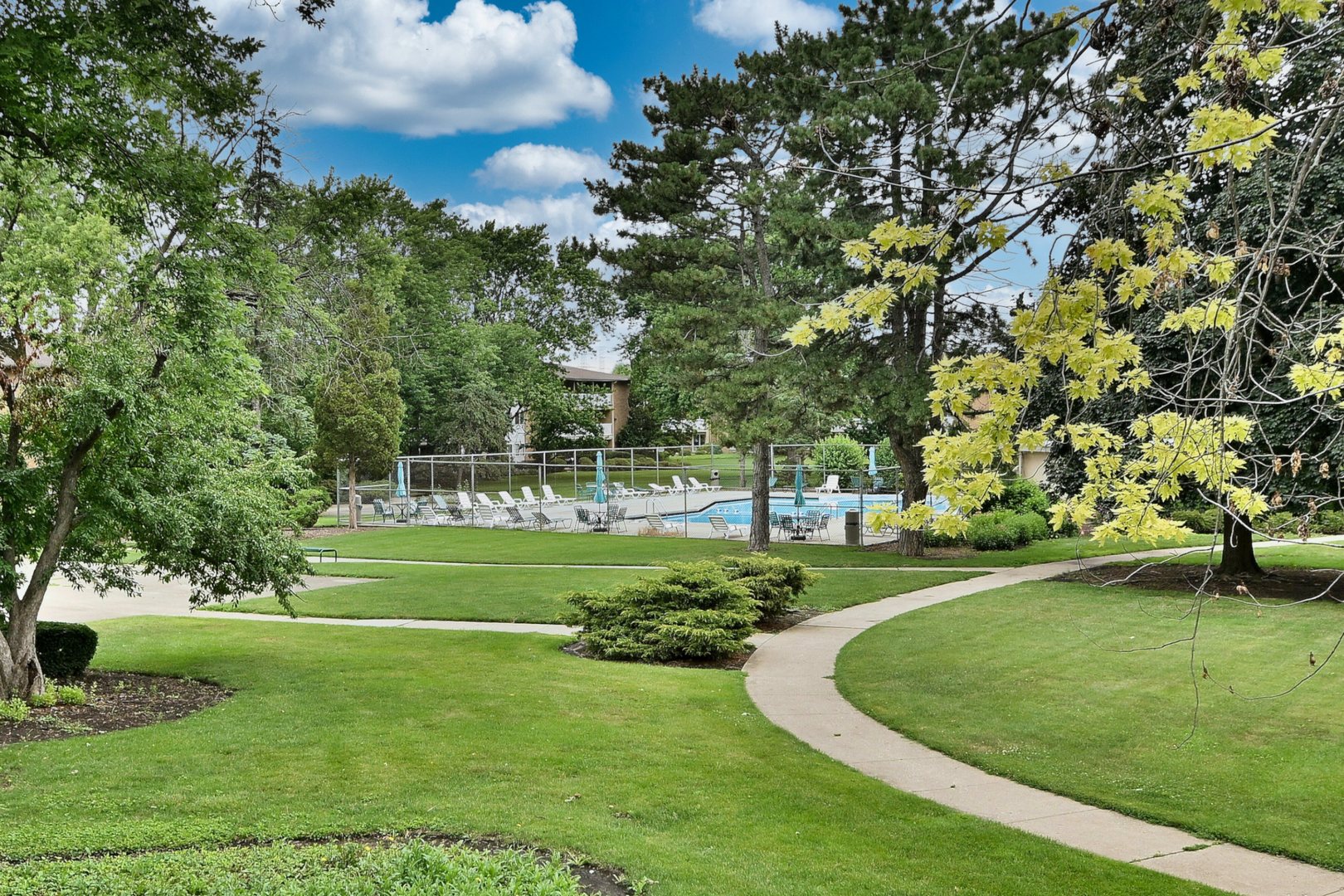 960 Beau Drive #205, Des Plaines, IL 60016