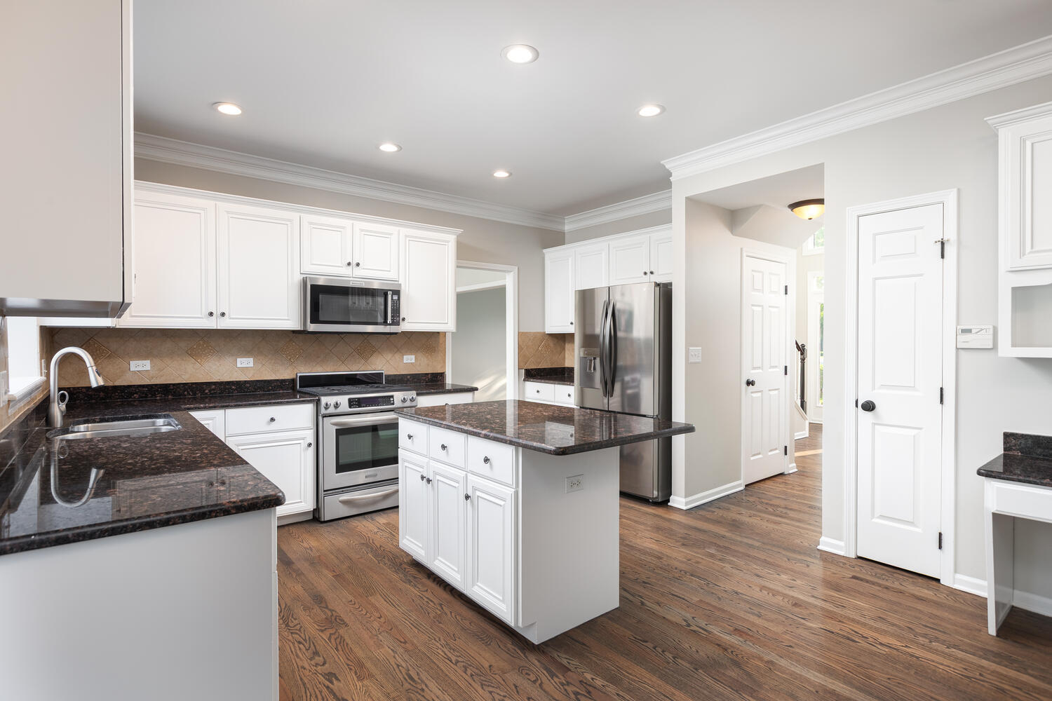 2203 FOX BORO Lane, Naperville, IL 60564