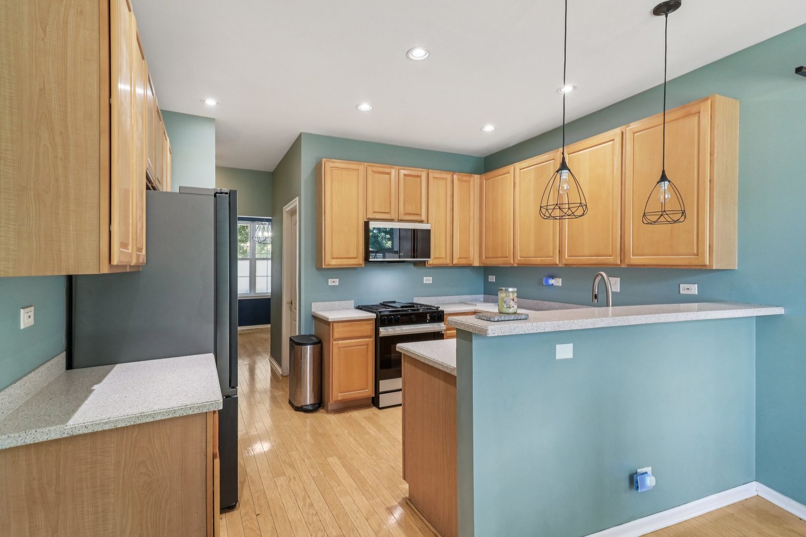 2735 Hillsboro Boulevard, Aurora, IL 60503
