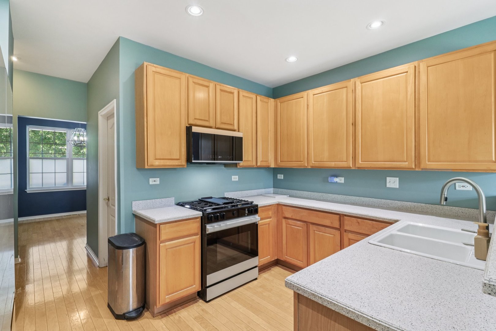 2735 Hillsboro Boulevard, Aurora, IL 60503