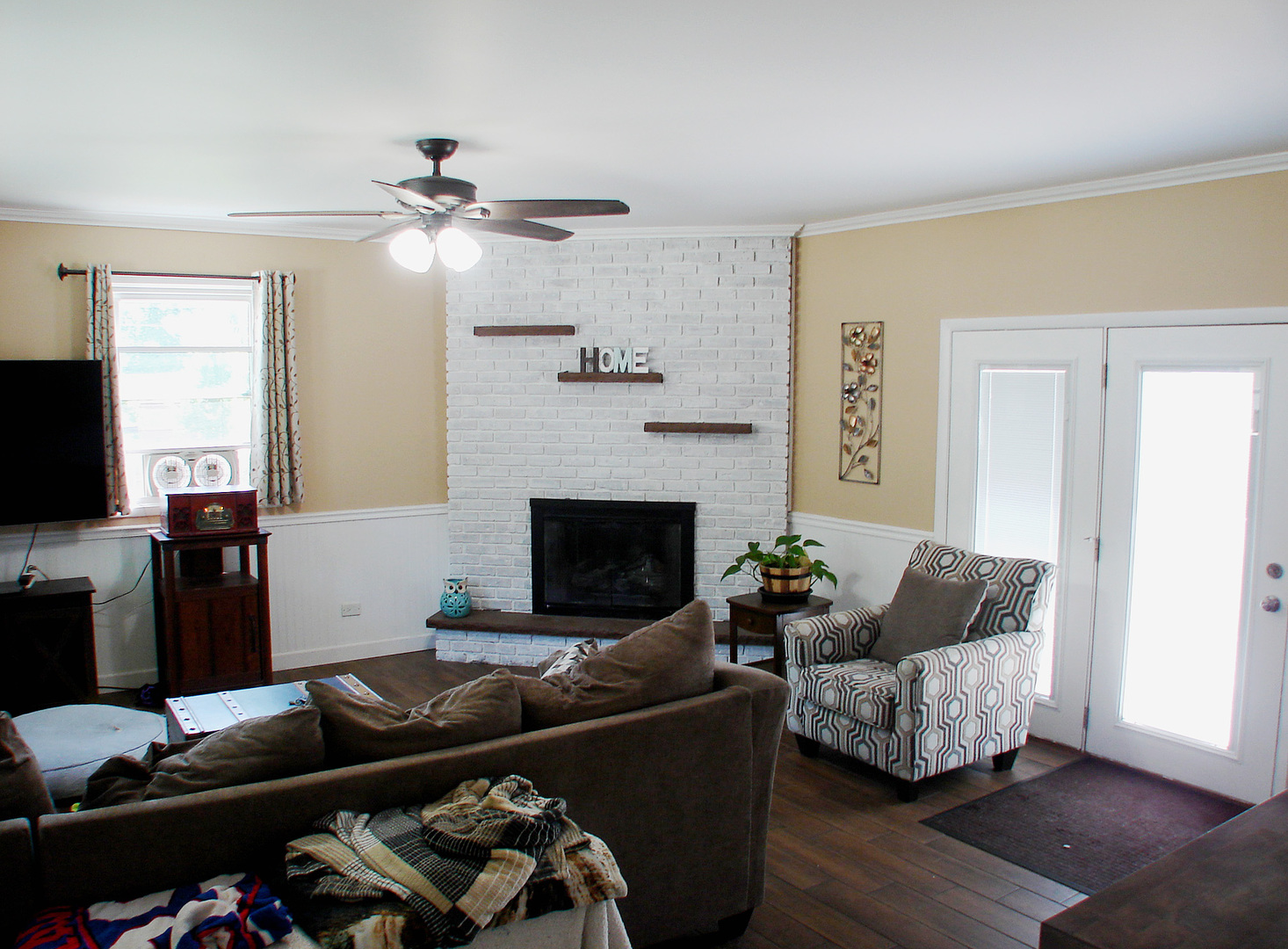613 BONNIEBROOK Avenue, Mundelein, IL 60060