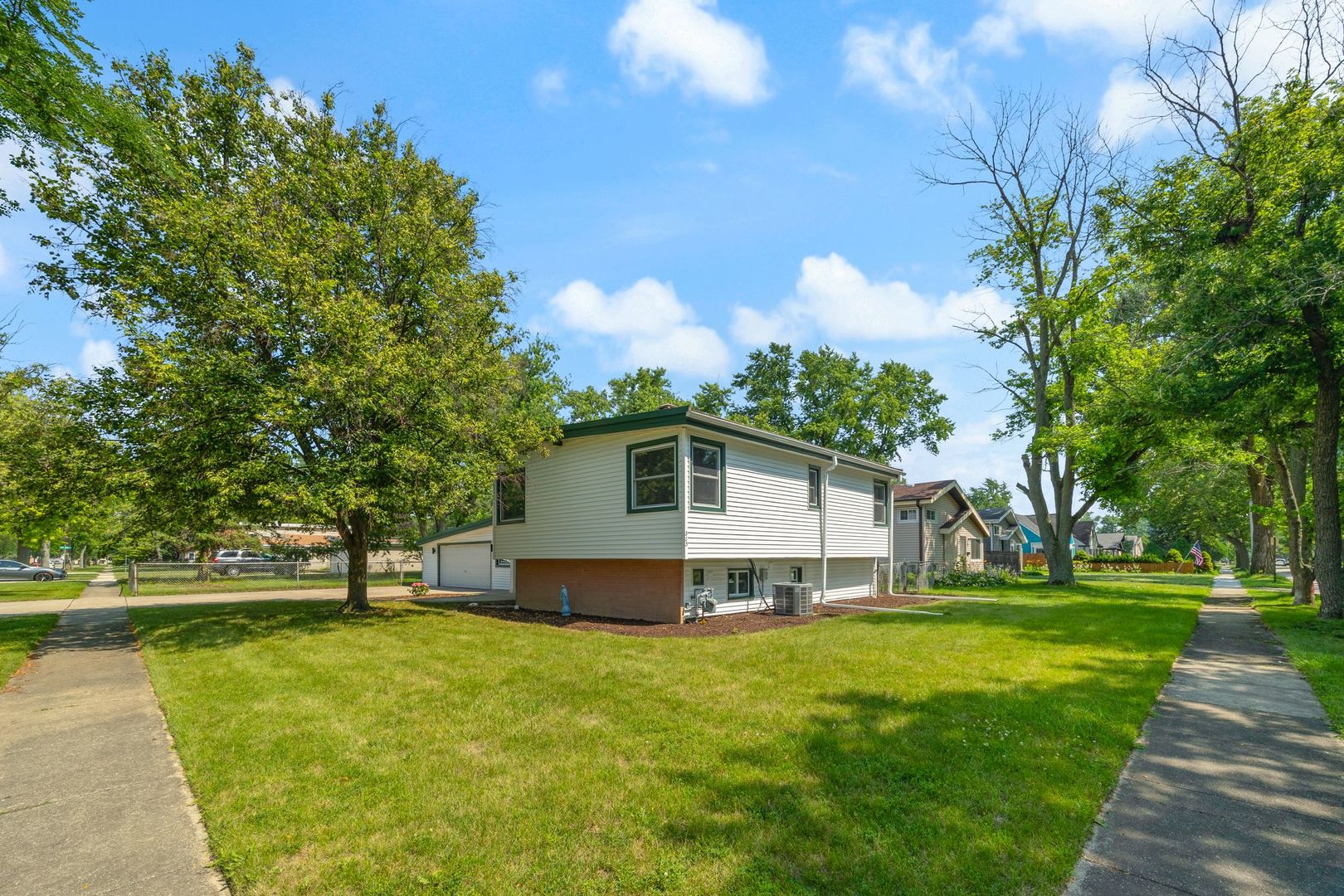 383 N Lincoln Avenue, Villa Park, IL 60181