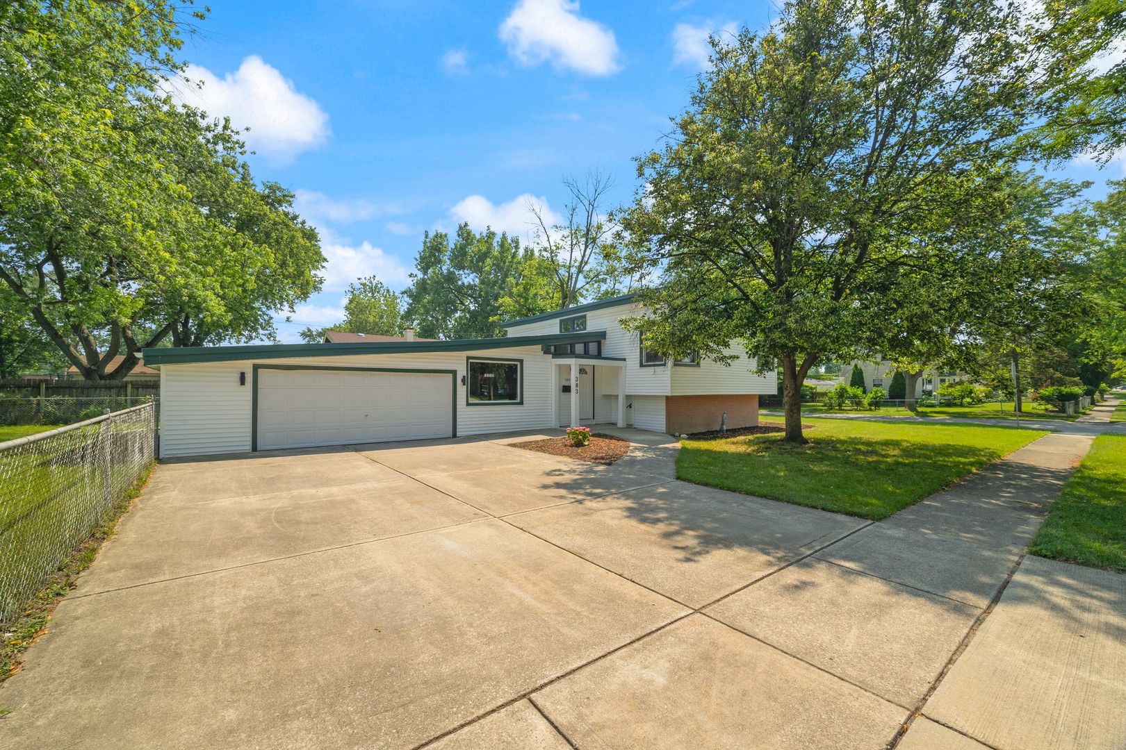 383 N Lincoln Avenue, Villa Park, IL 60181