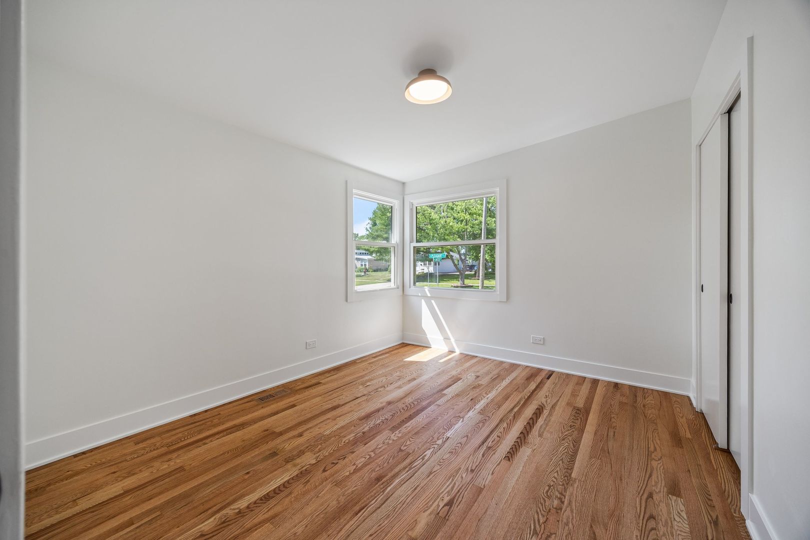 383 N Lincoln Avenue, Villa Park, IL 60181