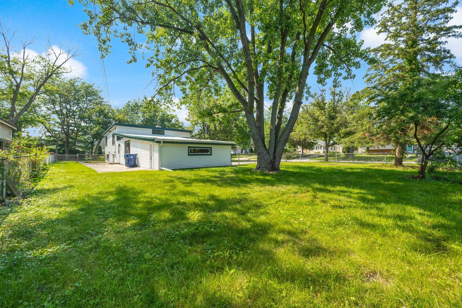 383 N Lincoln Avenue, Villa Park, IL 60181