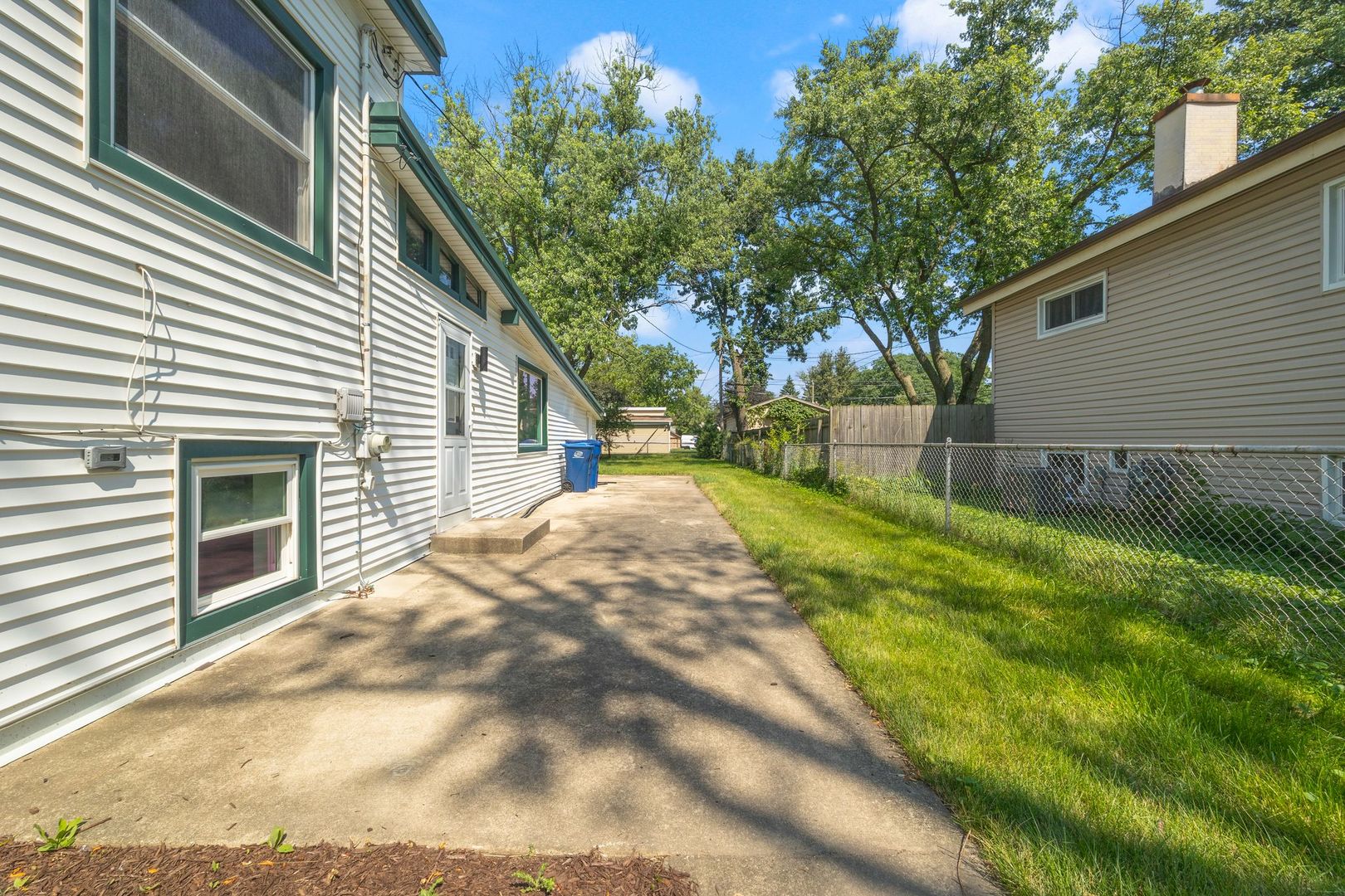 383 N Lincoln Avenue, Villa Park, IL 60181