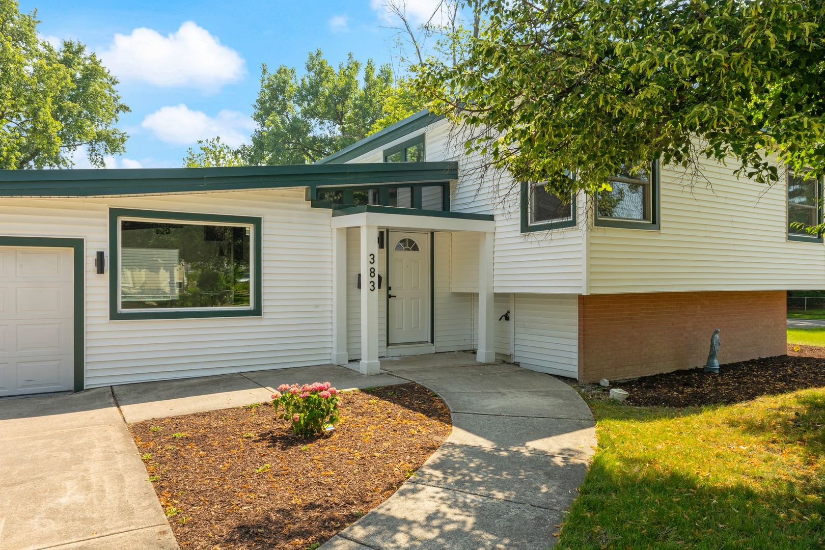 383 N Lincoln Avenue, Villa Park, IL 60181