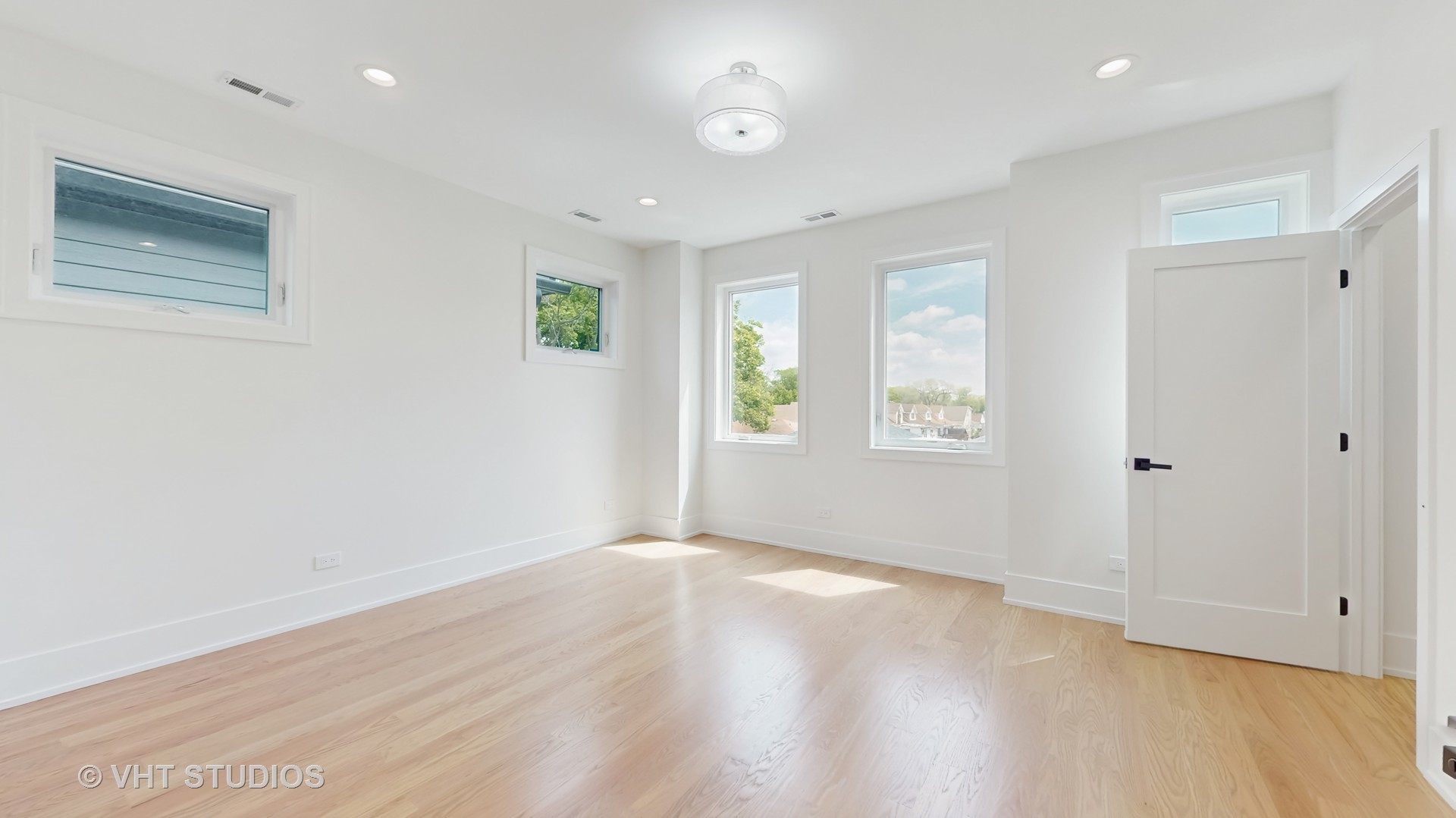2846 N Sayre Avenue, Chicago, IL 60634