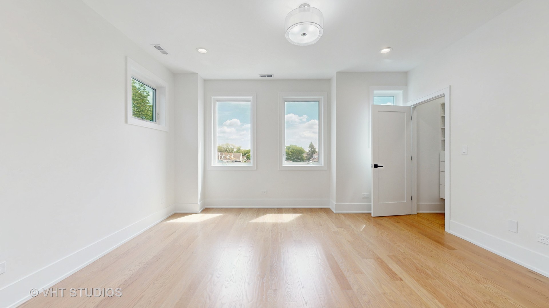 2846 N Sayre Avenue, Chicago, IL 60634