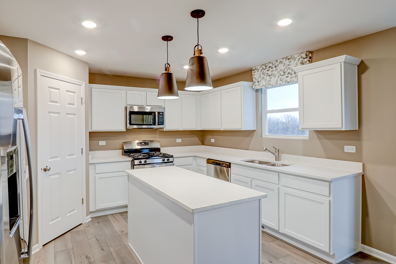 1743 Breton Avenue, North Aurora, IL 60542