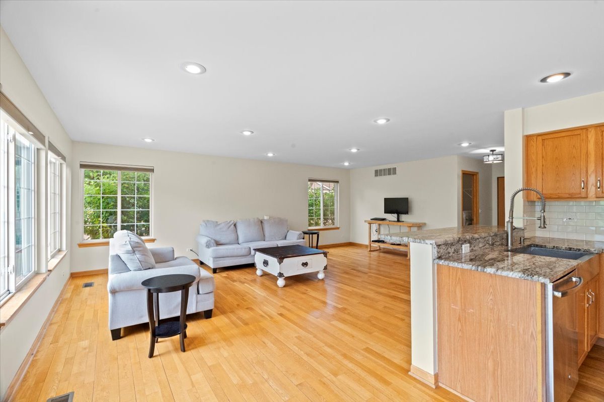 1100 Franklin Street, Mundelein, IL 60060