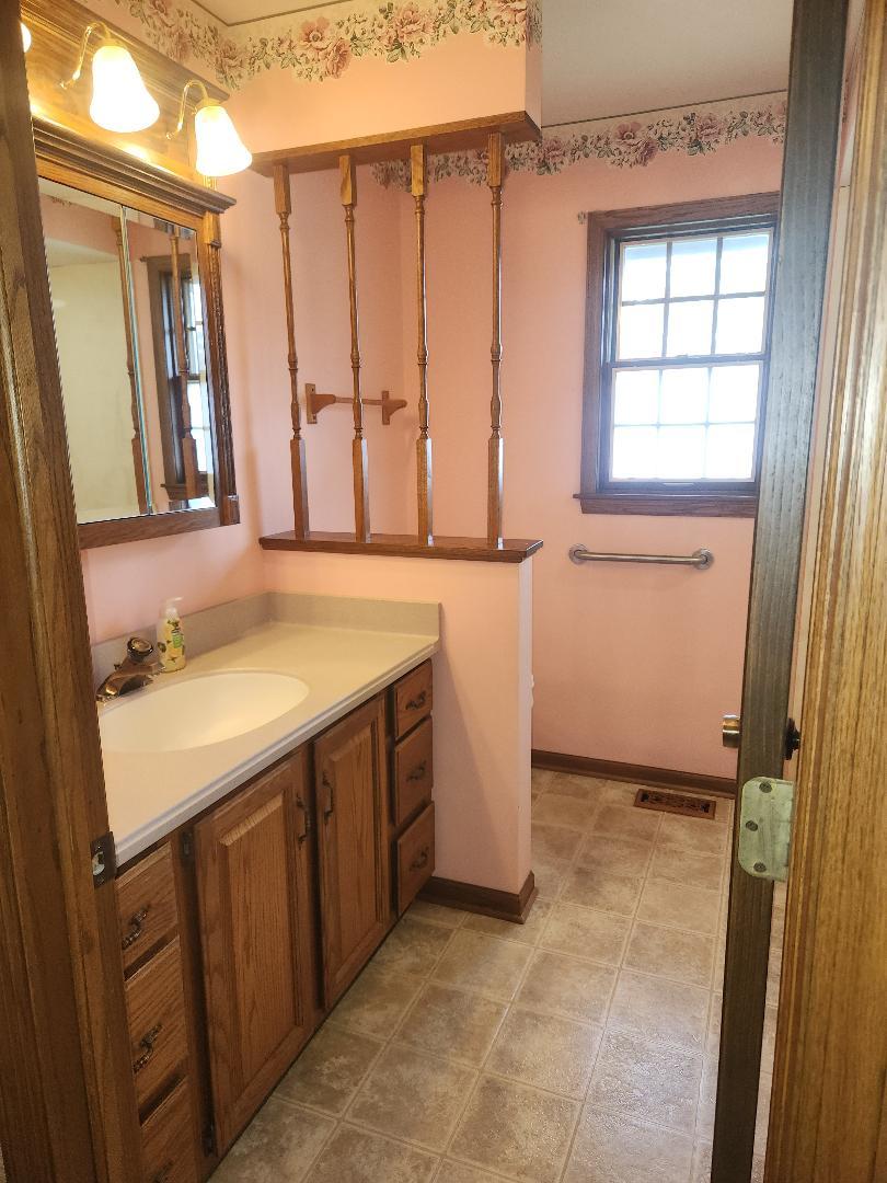 503 N GREEN Street, McHenry, IL 60050