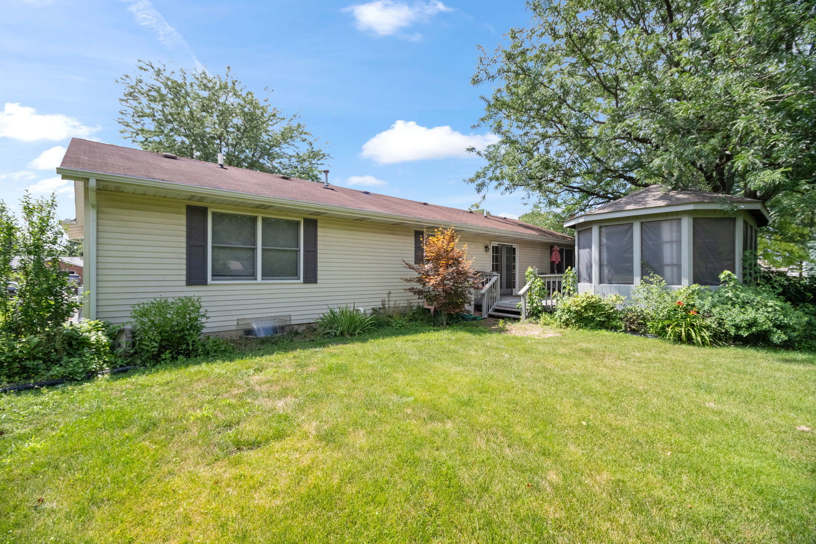 1489 Lake Holiday Drive, Lake Holiday, IL 60548