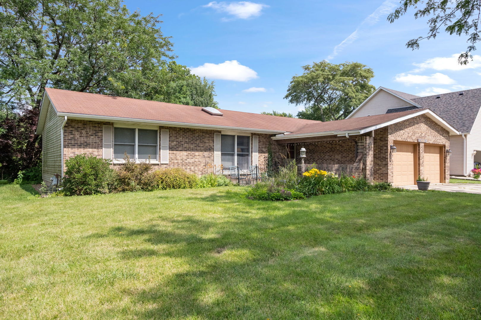 1489 Lake Holiday Drive, Lake Holiday, IL 60548