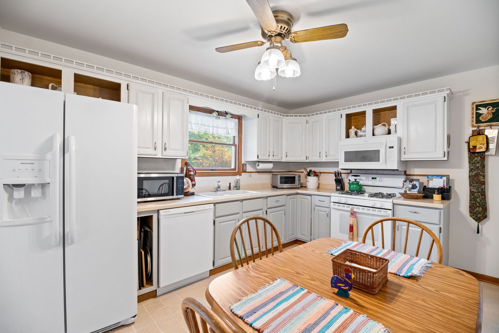 1489 Lake Holiday Drive, Lake Holiday, IL 60548