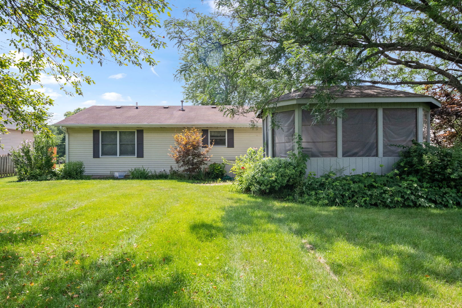 1489 Lake Holiday Drive, Lake Holiday, IL 60548