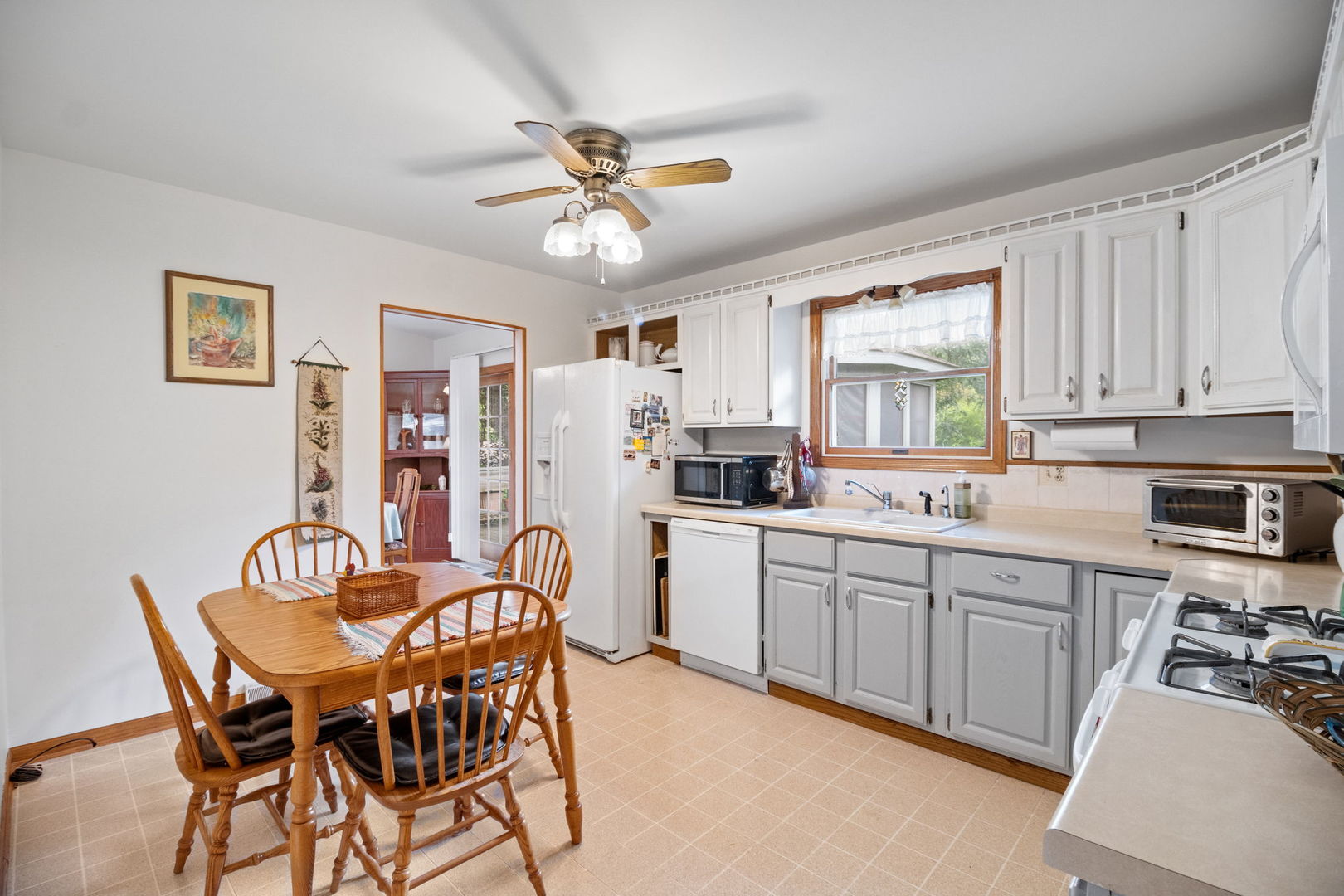 1489 Lake Holiday Drive, Lake Holiday, IL 60548