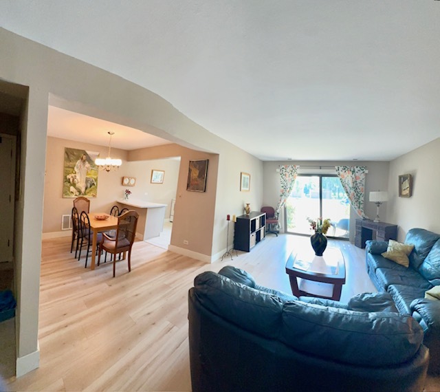 471 Raintree Court #1D, Glen Ellyn, IL 60137