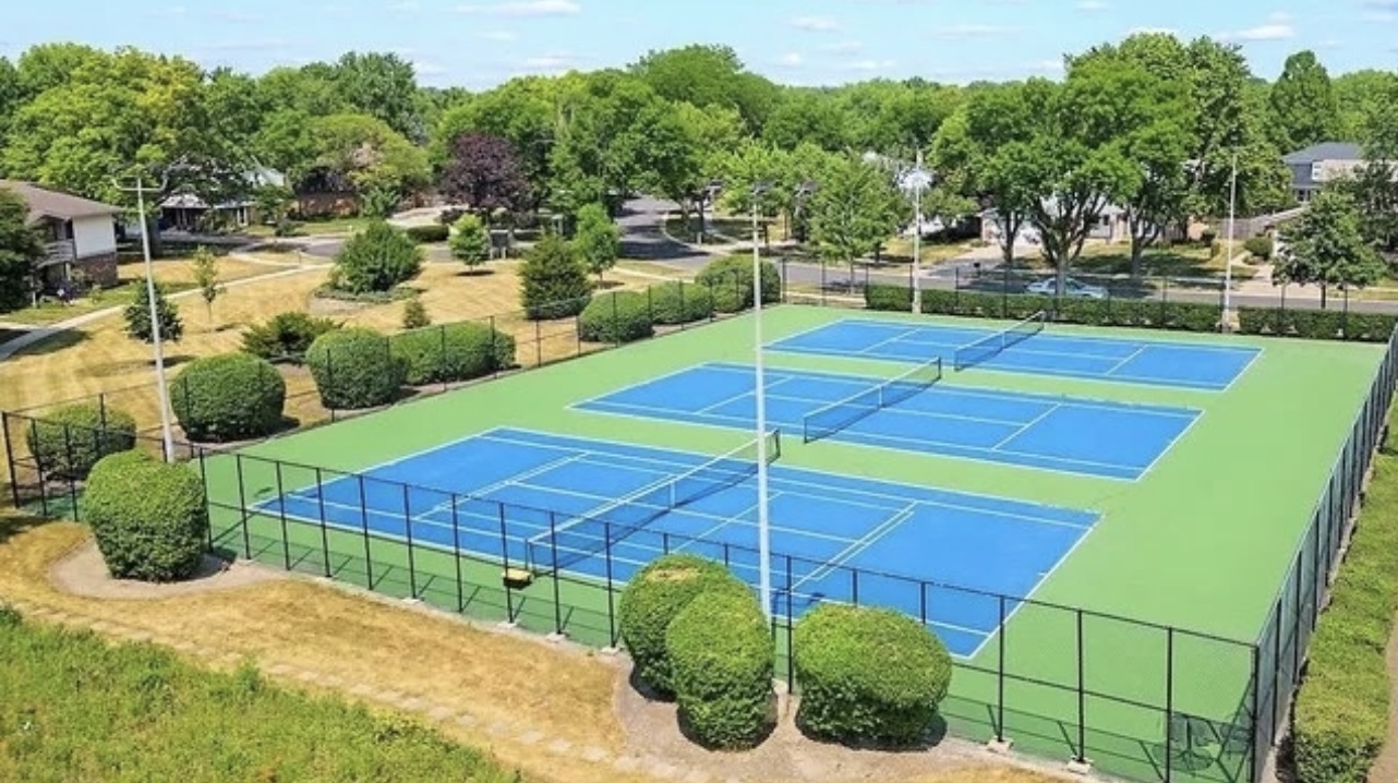 471 Raintree Court #1D, Glen Ellyn, IL 60137