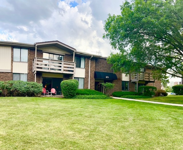 471 Raintree Court #1D, Glen Ellyn, IL 60137