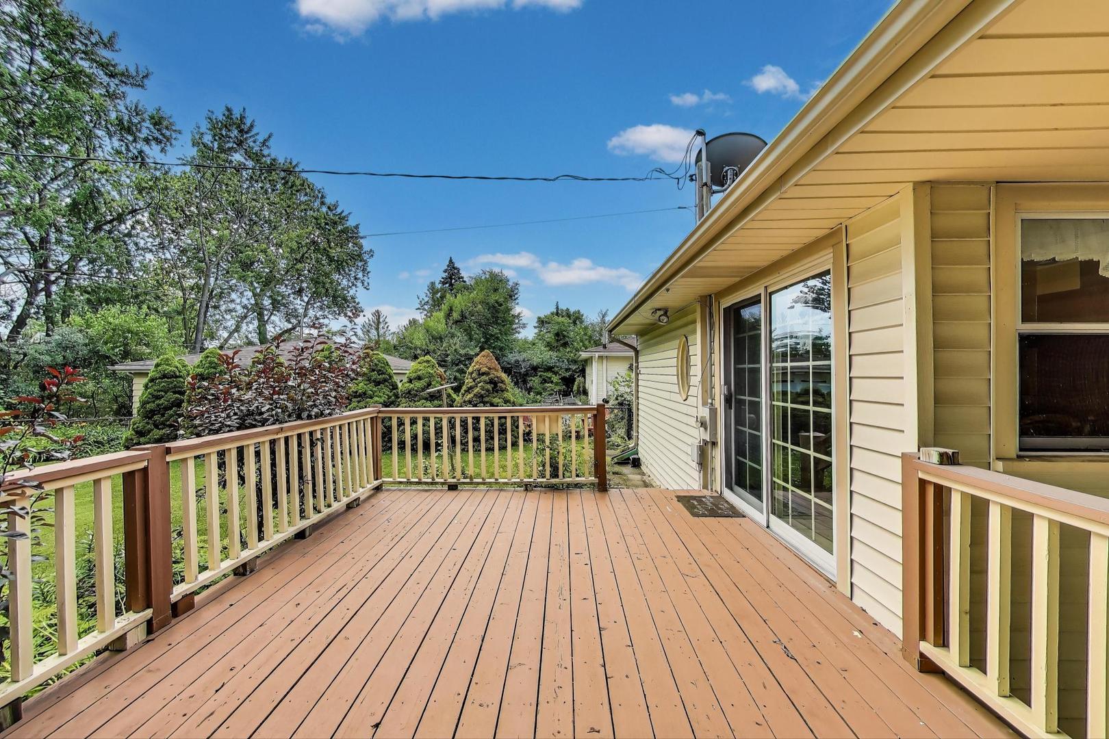 859 S Mount Prospect Road, Des Plaines, IL 60016
