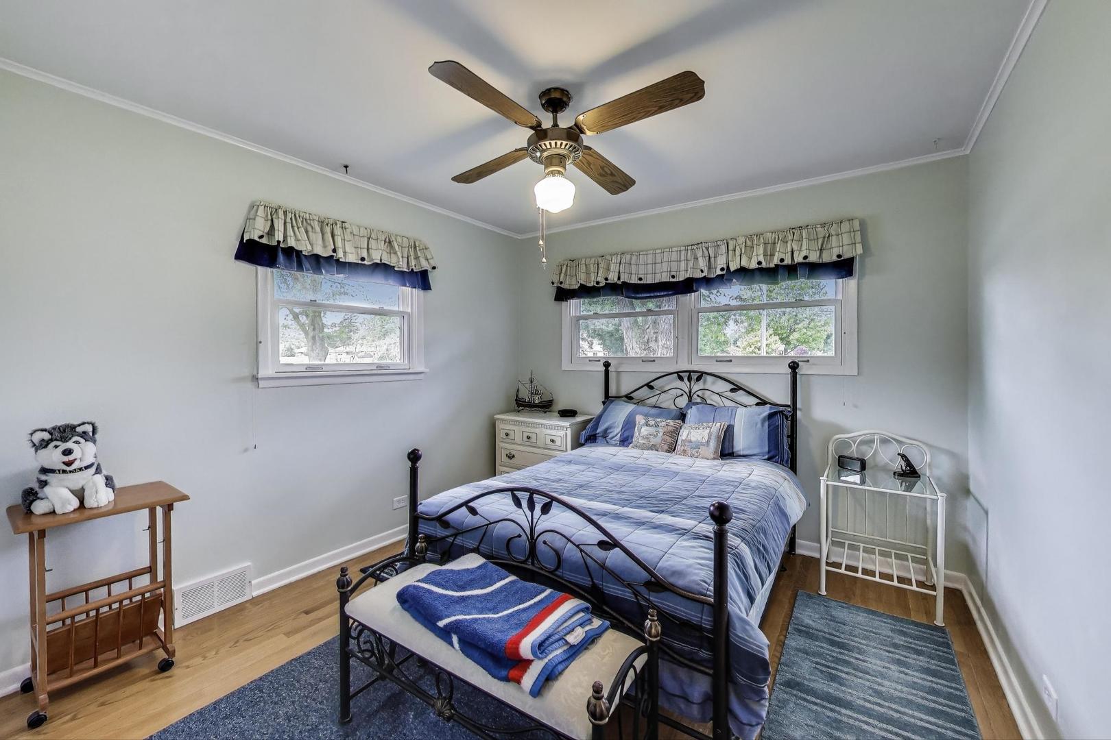 859 S Mount Prospect Road, Des Plaines, IL 60016