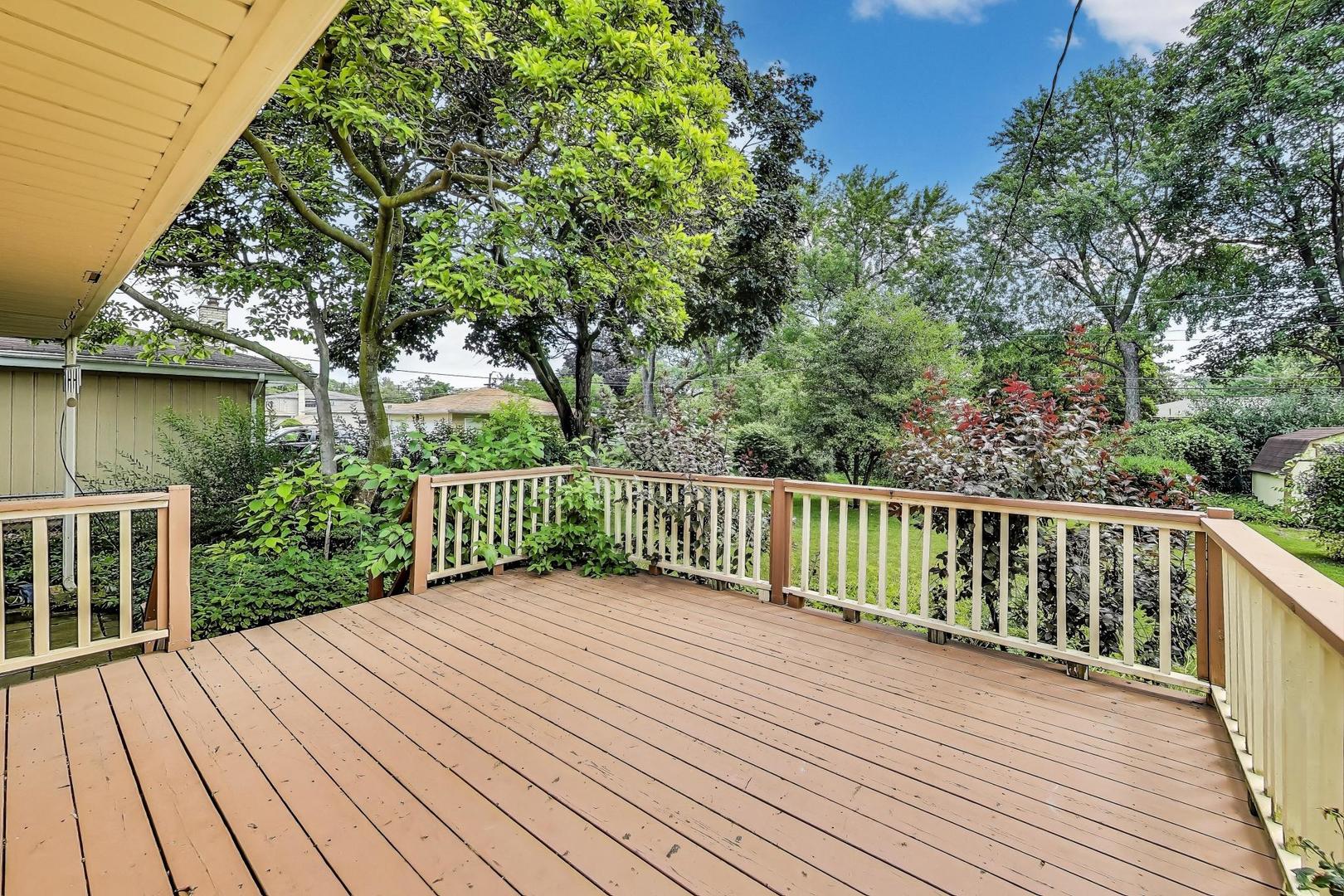 859 S Mount Prospect Road, Des Plaines, IL 60016