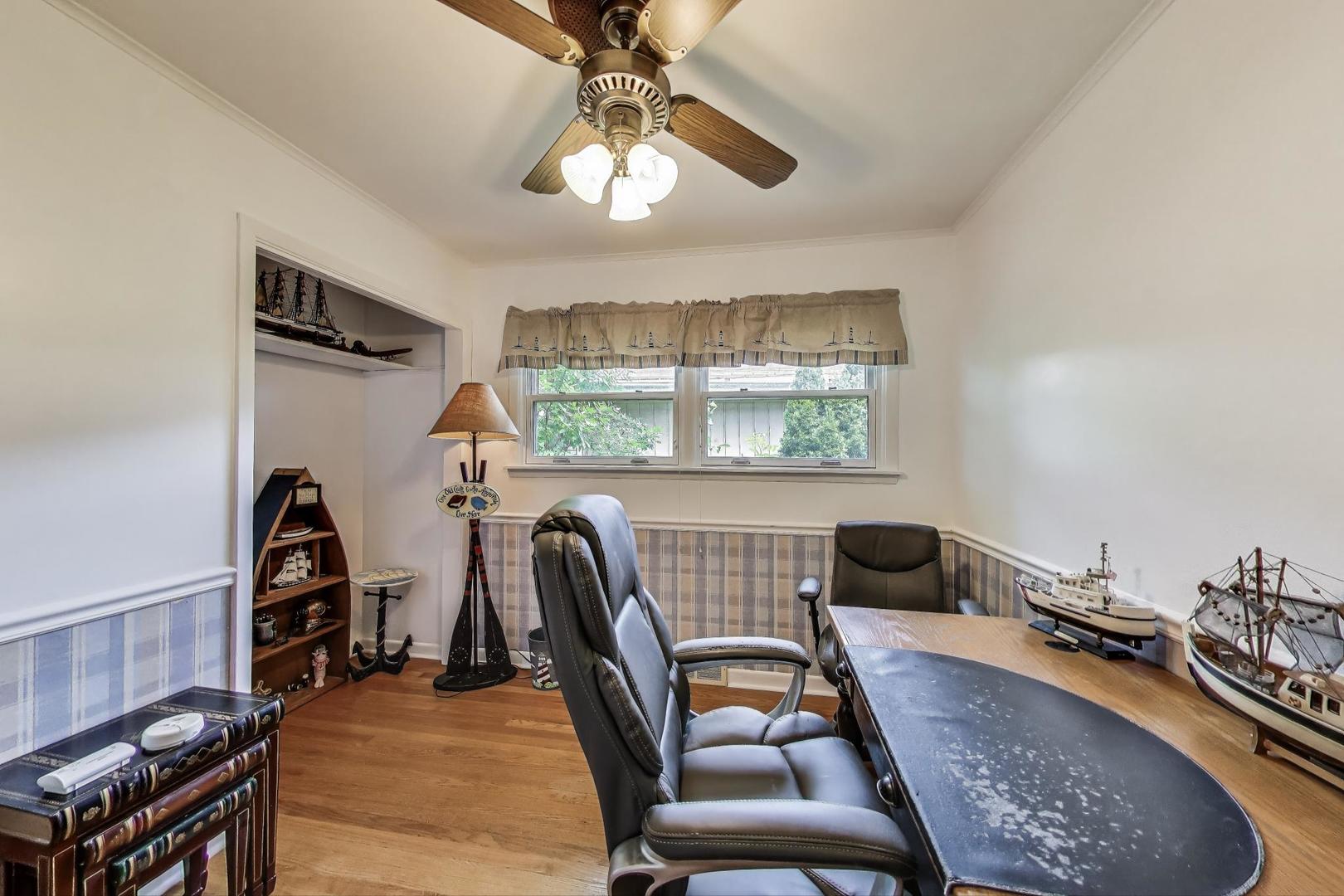 859 S Mount Prospect Road, Des Plaines, IL 60016