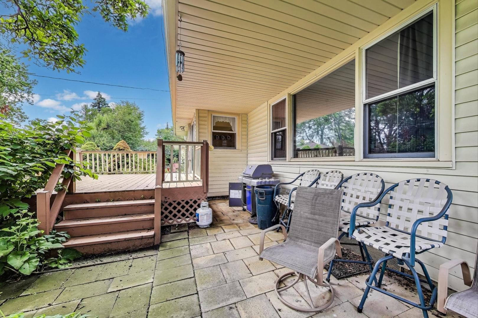859 S Mount Prospect Road, Des Plaines, IL 60016