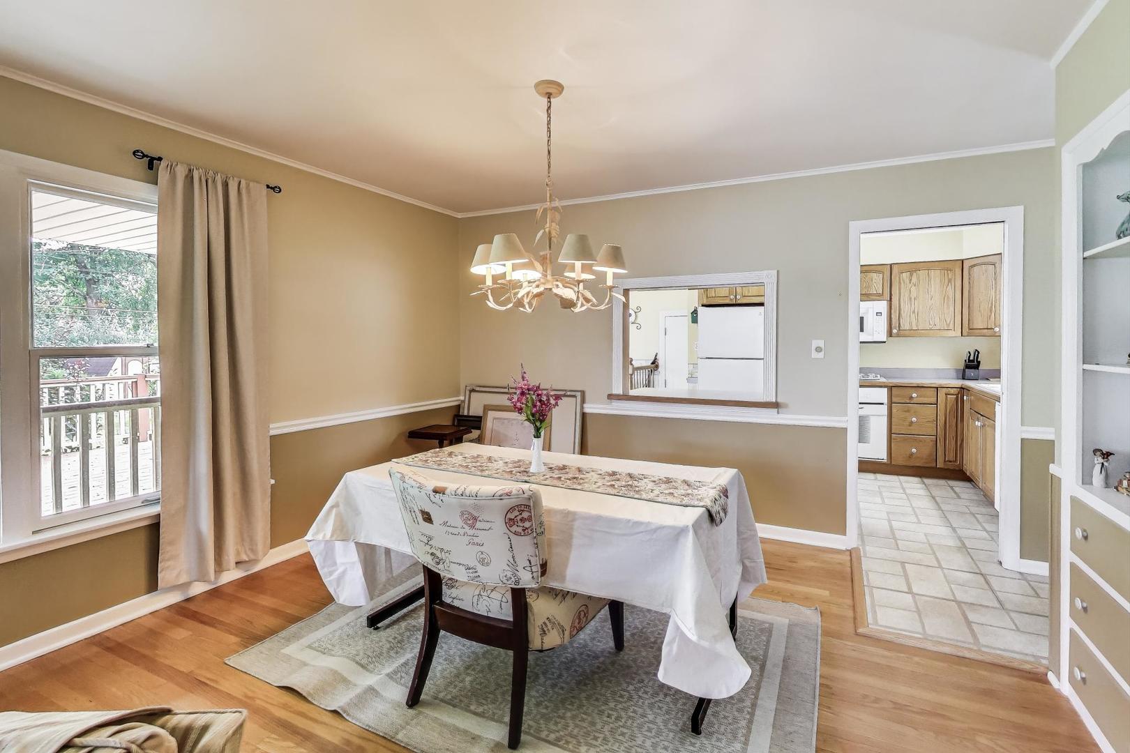 859 S Mount Prospect Road, Des Plaines, IL 60016
