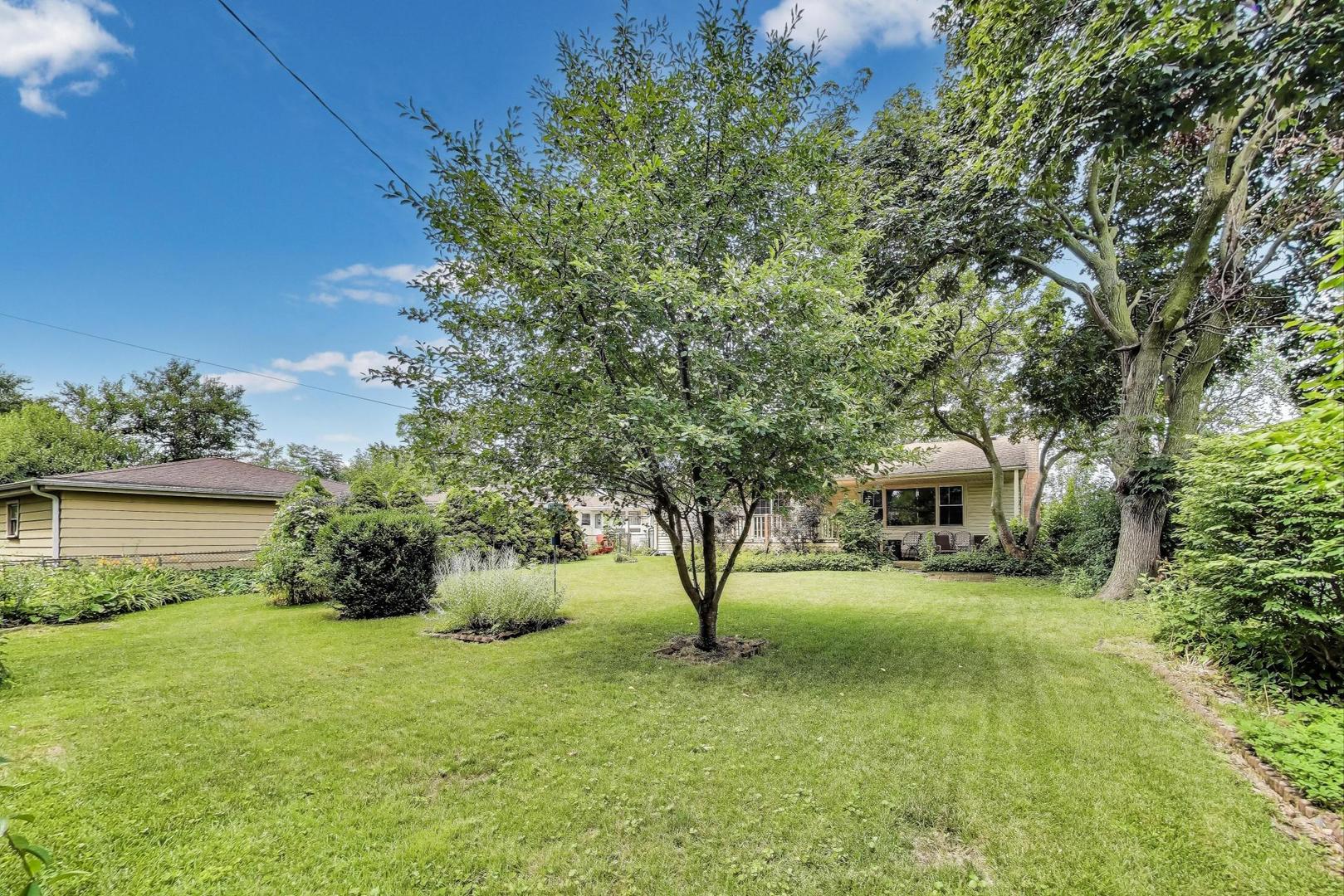 859 S Mount Prospect Road, Des Plaines, IL 60016