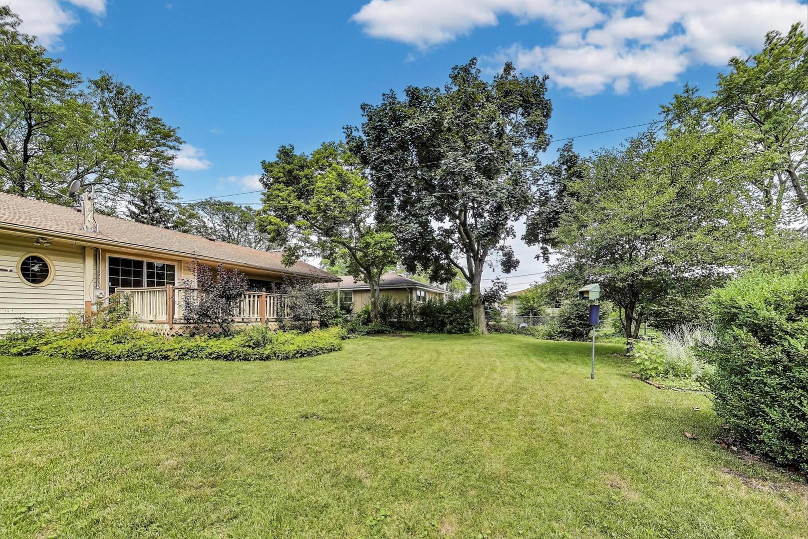859 S Mount Prospect Road, Des Plaines, IL 60016