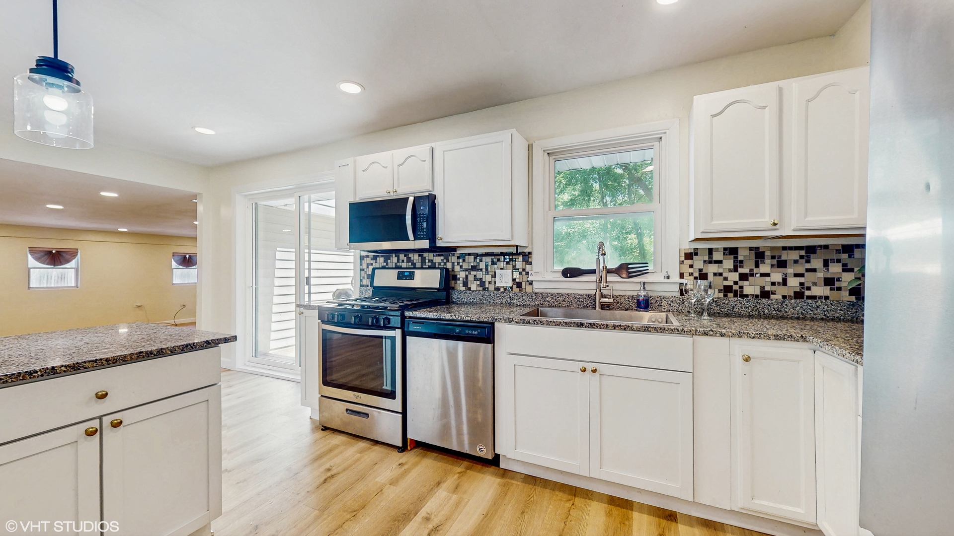 16051 W Des Plaines Drive, Libertyville, IL 60048