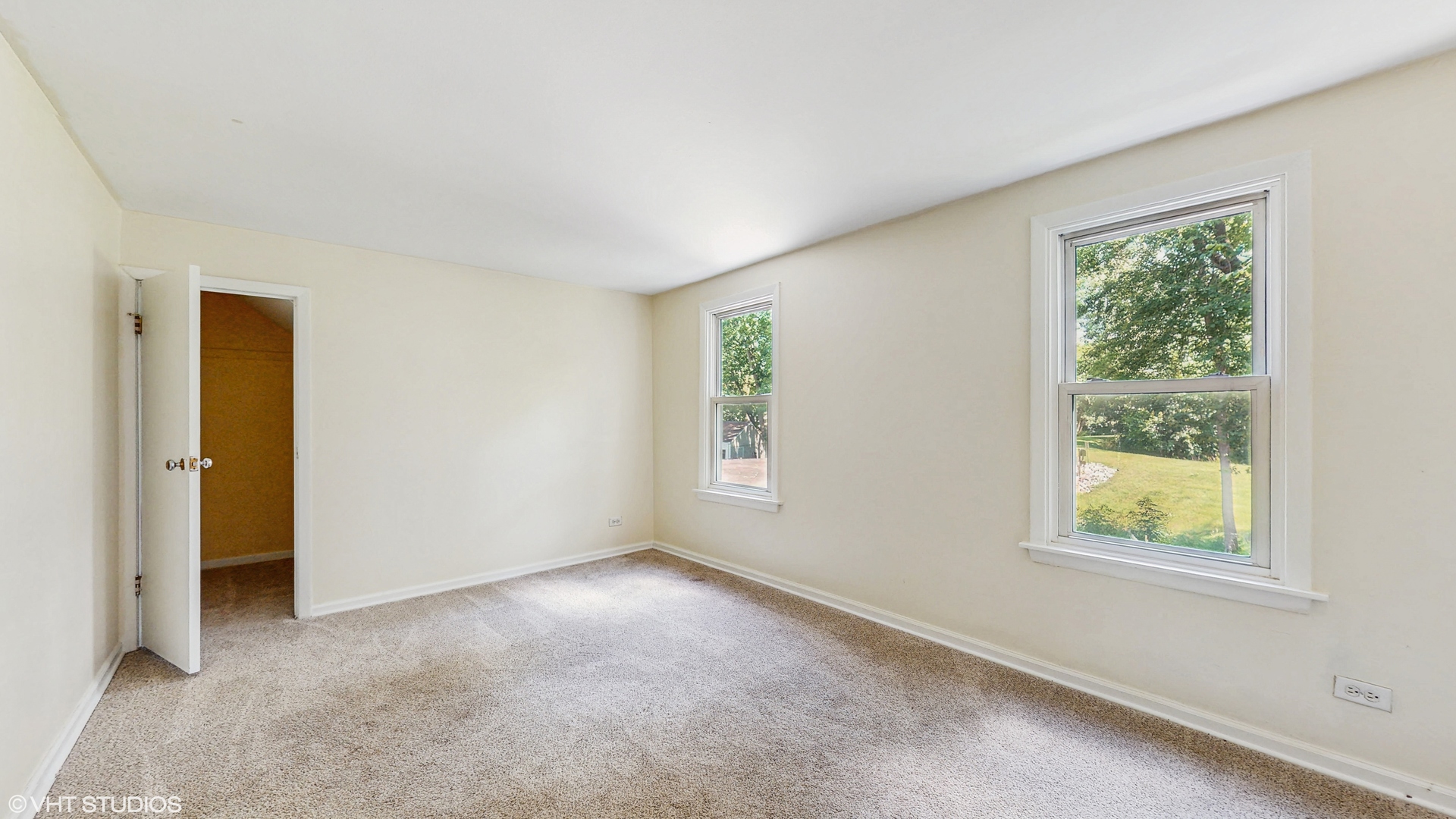 16051 W Des Plaines Drive, Libertyville, IL 60048