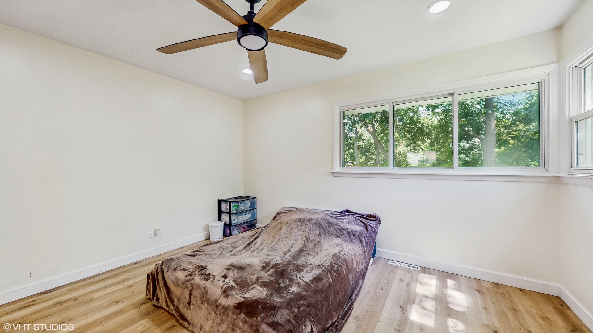 16051 W Des Plaines Drive, Libertyville, IL 60048