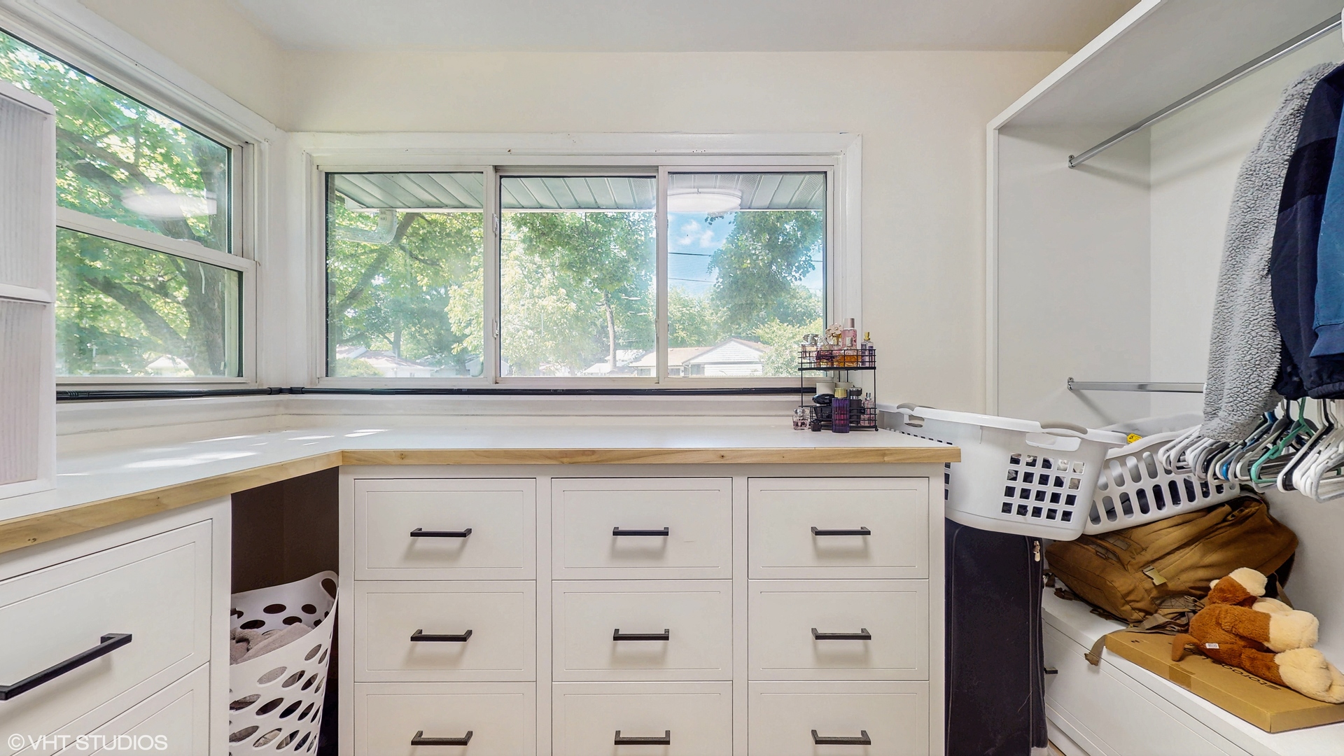 16051 W Des Plaines Drive, Libertyville, IL 60048