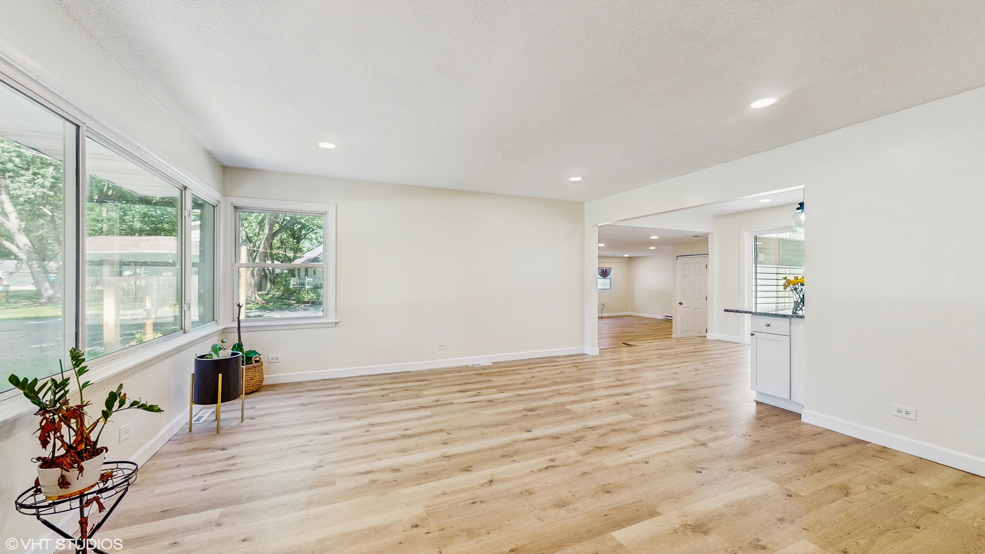 16051 W Des Plaines Drive, Libertyville, IL 60048