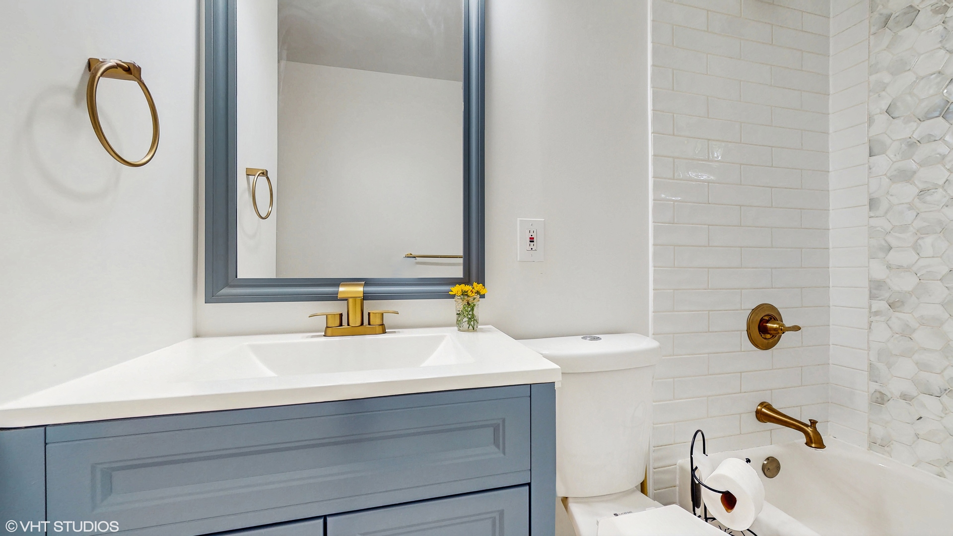 16051 W Des Plaines Drive, Libertyville, IL 60048