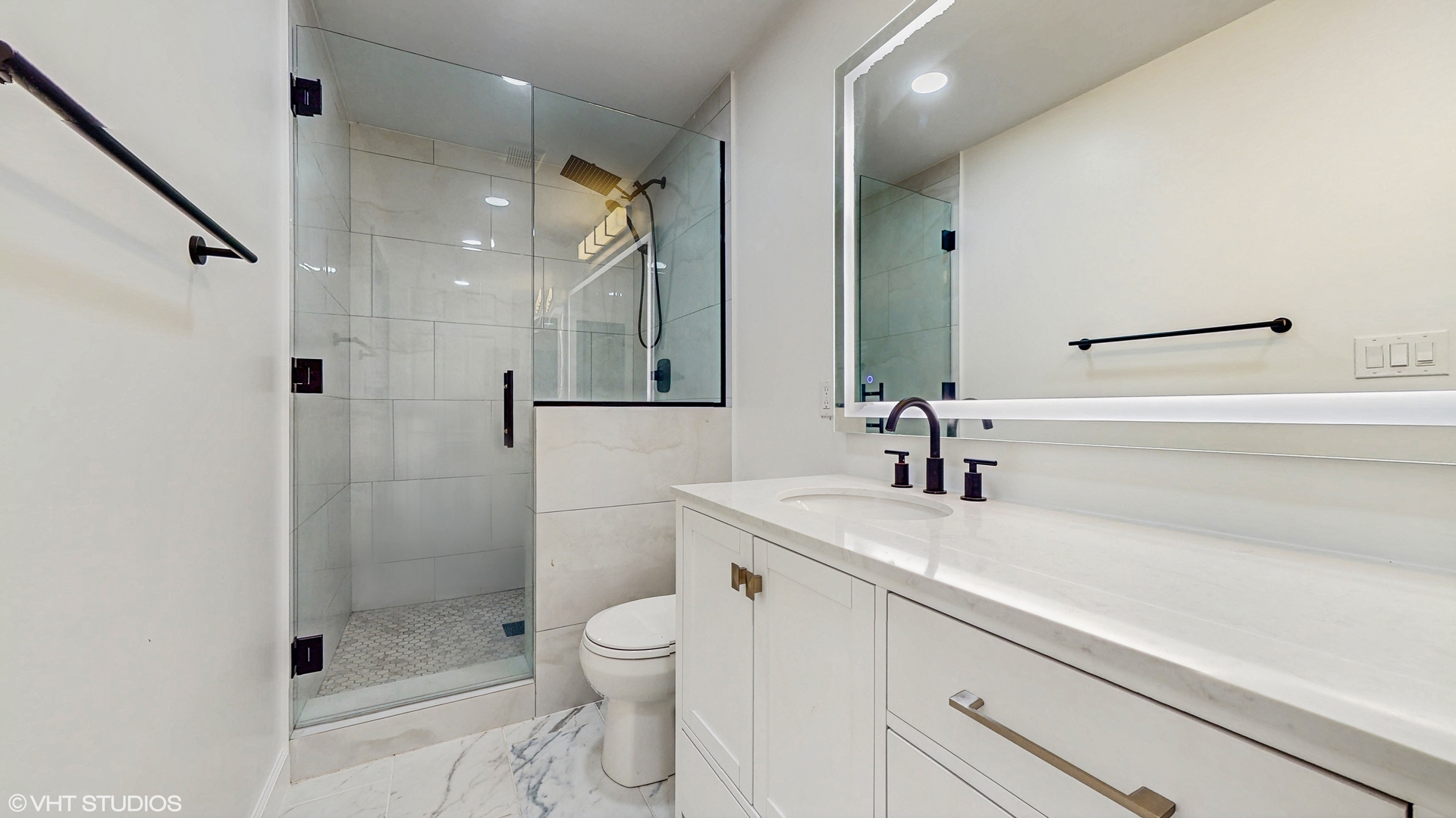 16051 W Des Plaines Drive, Libertyville, IL 60048