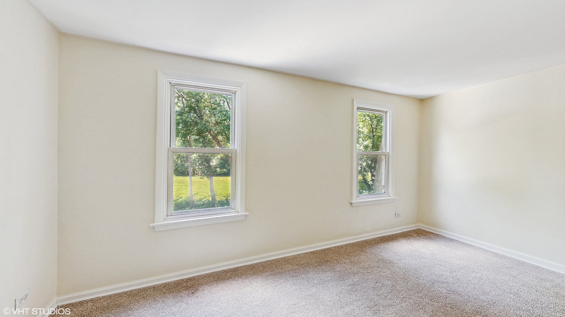 16051 W Des Plaines Drive, Libertyville, IL 60048