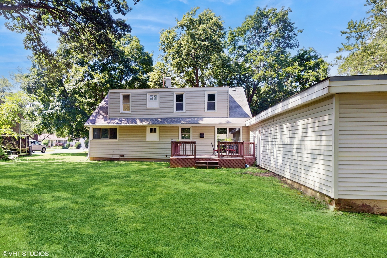 16051 W Des Plaines Drive, Libertyville, IL 60048