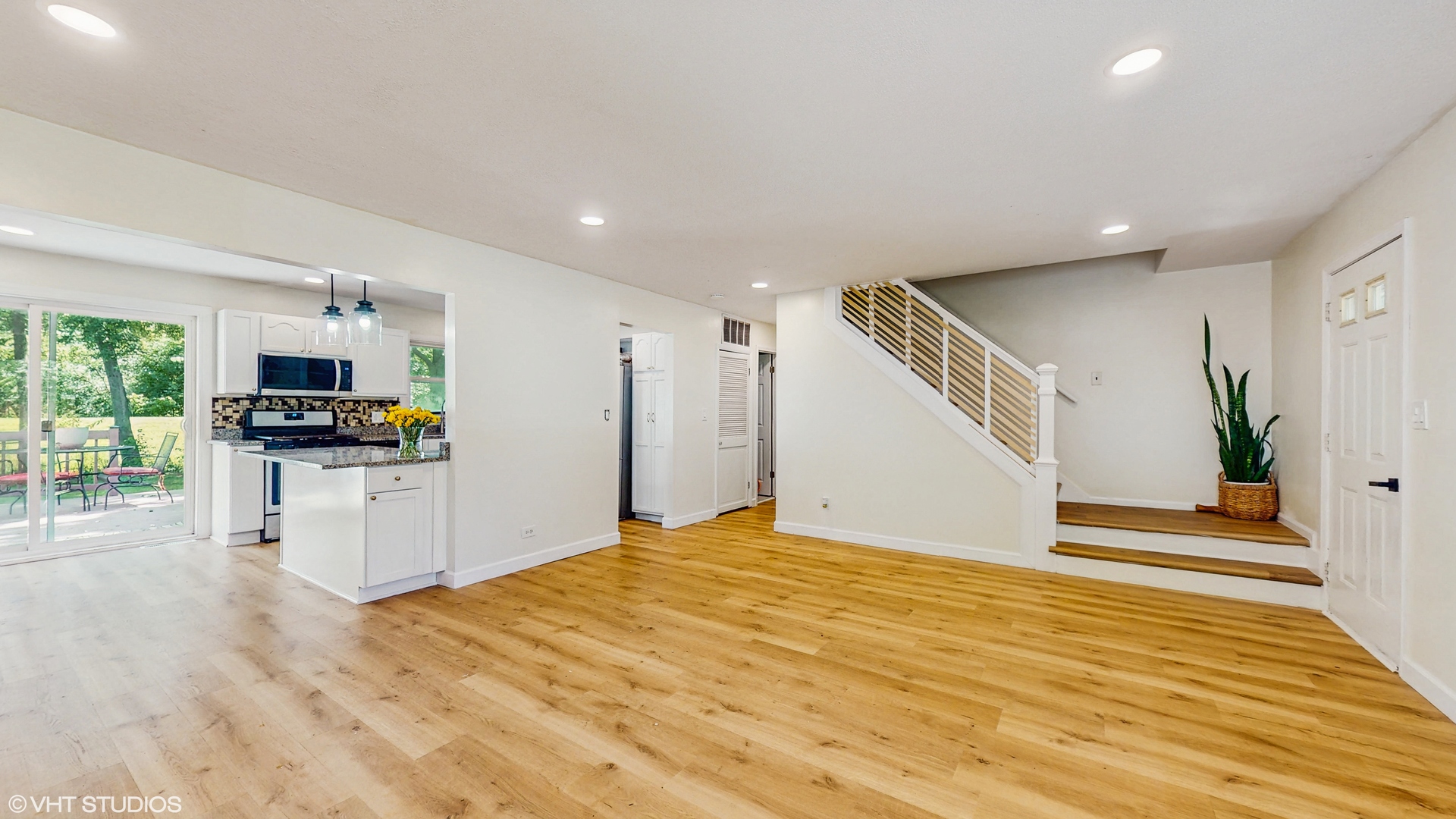 16051 W Des Plaines Drive, Libertyville, IL 60048