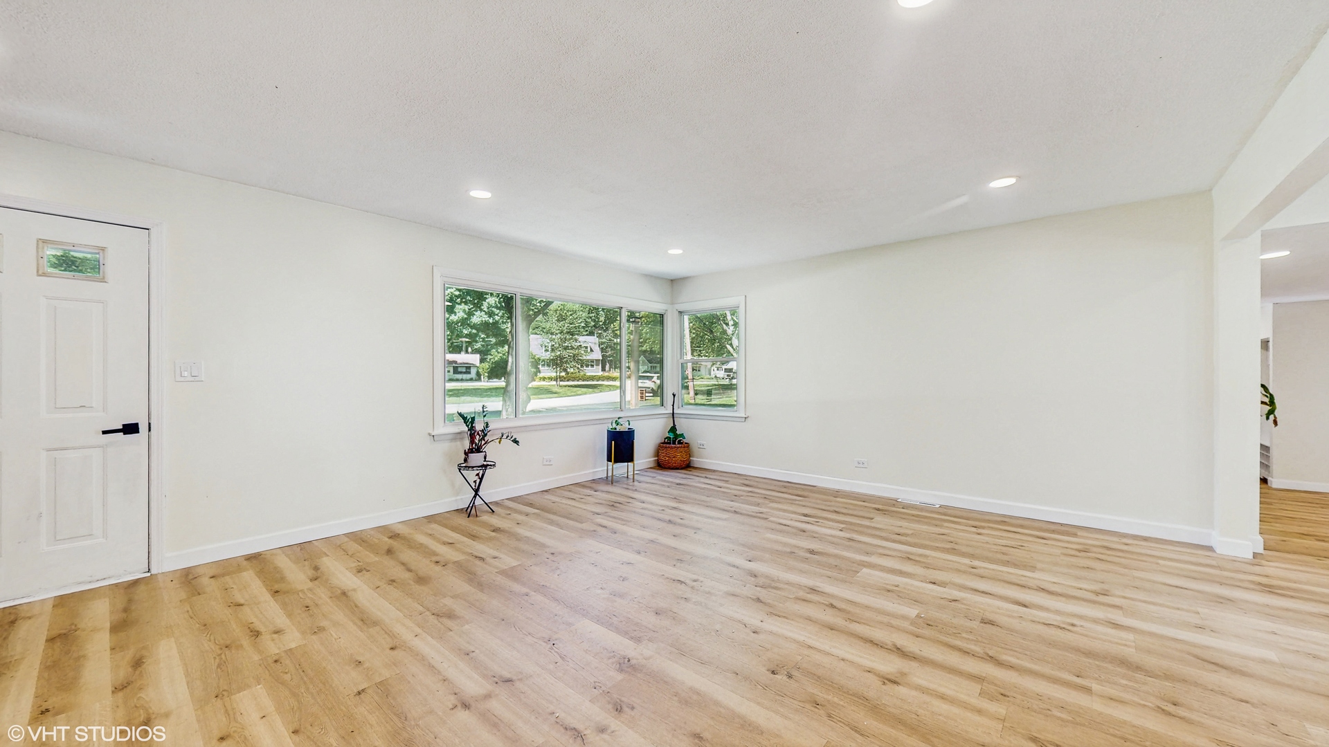 16051 W Des Plaines Drive, Libertyville, IL 60048